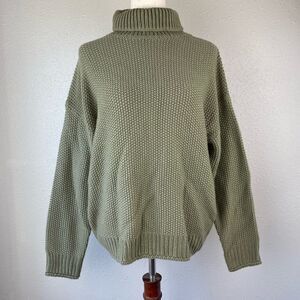 ZROZYL Green Turtleneck Sweater Size XL EUC